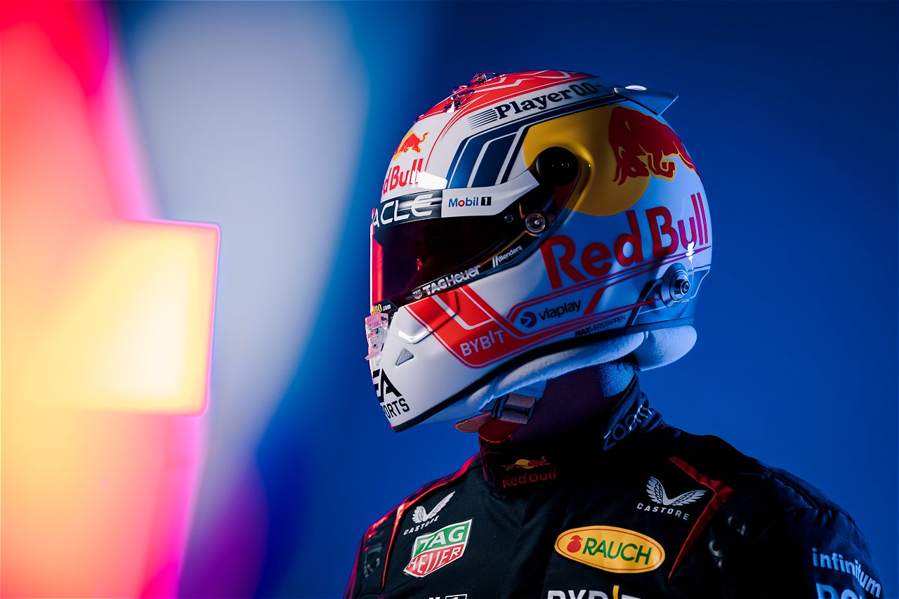 droogte paradijs Verbinding Red Bull presenteert nieuwe helmen en raceoveralls voor 2023 - GPblog
