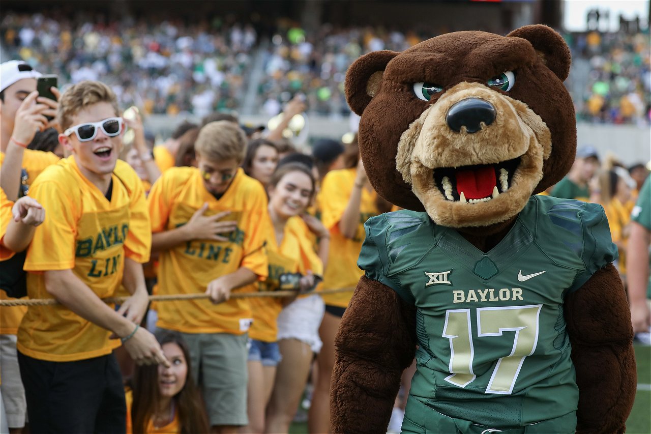 Sweet! Young Baylor fan receives Trestan Ebner's game jersey after