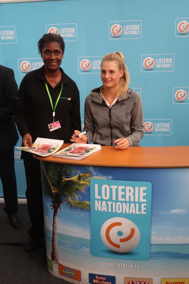 Ястремская провела автограф-сессию в Люксембурге - изображение 2